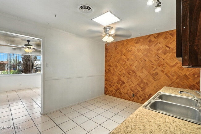 Building Photo - 5709 Hemmingway Dr