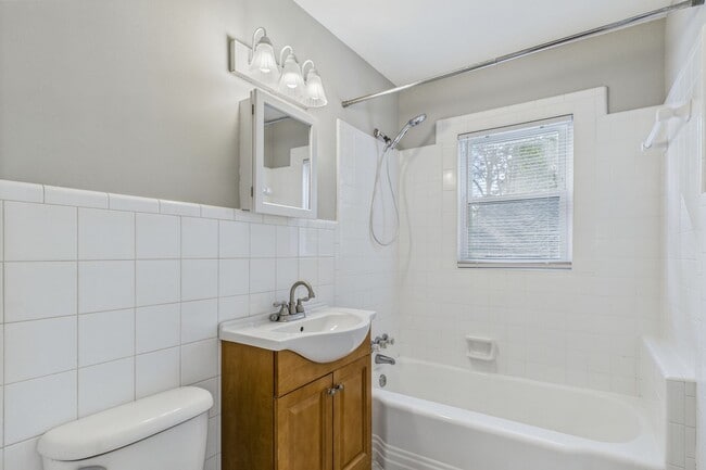 Building Photo - Adorable Home, Harwood Floors and Convenie...