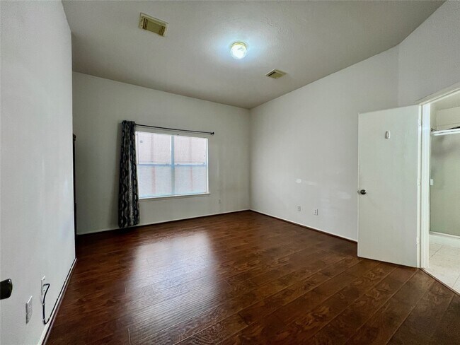 Building Photo - 9803 Hallmark Ln