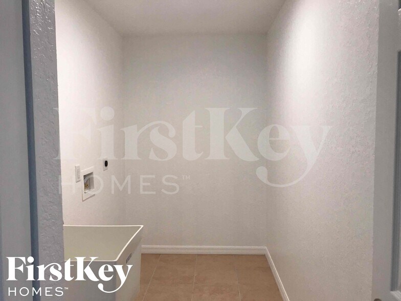 Building Photo - 6168 Lomax St