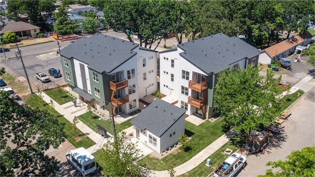 Building Photo - Studio Apartment