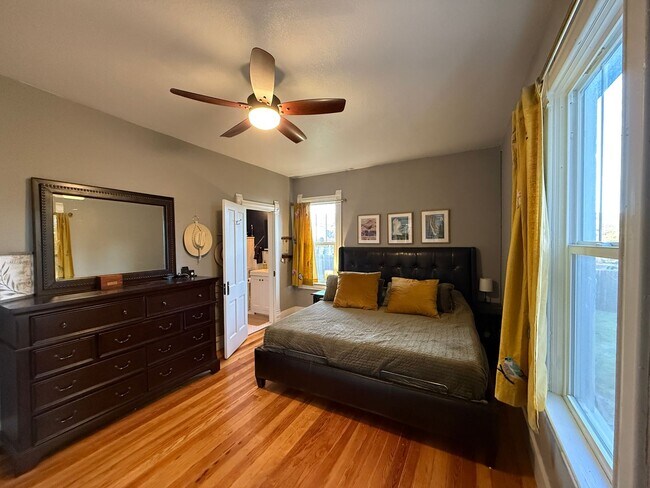 Building Photo - Charming 3-Bedroom Home in the Heart of Co...