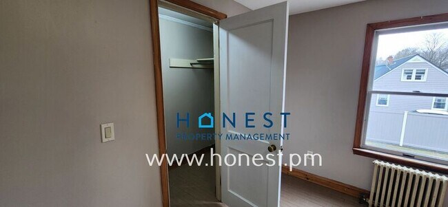 Building Photo - 4 Pierce St