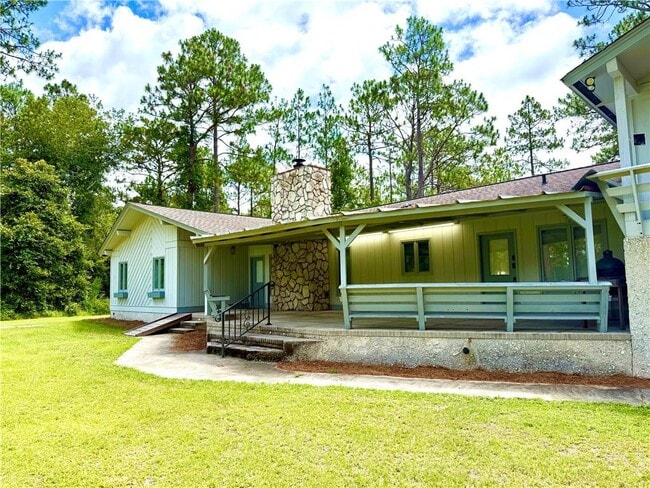 Building Photo - 28 Pine Forest Dr W