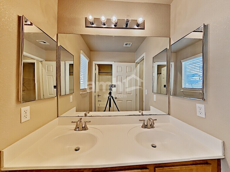 Building Photo - 8116 Stonyford Ct