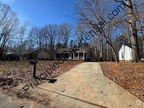 Building Photo - House in Mint Hill with deck out back