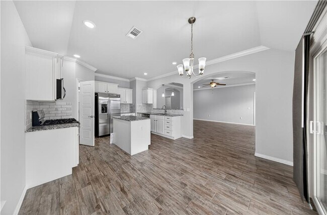 Building Photo - 4559 W Barhem Dr