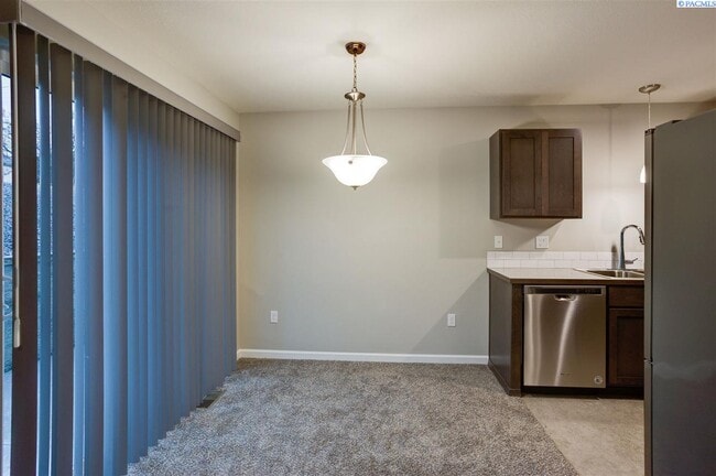Building Photo - 3bdr/2.5 ba with garage, Low maintenance!
