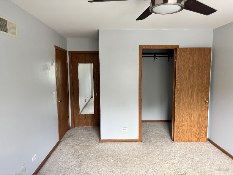 Building Photo - 1407 Oak Leaf Ln