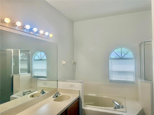 Building Photo - 327 Alegriano Ct