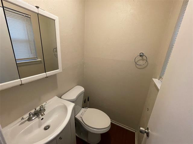 Building Photo - 501 Rosewood Hills Dr