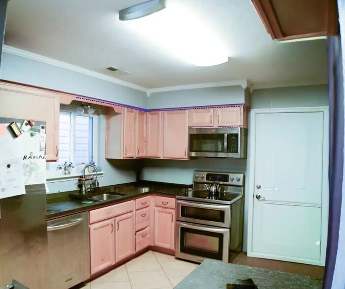 Building Photo - 1680 Guthrie St