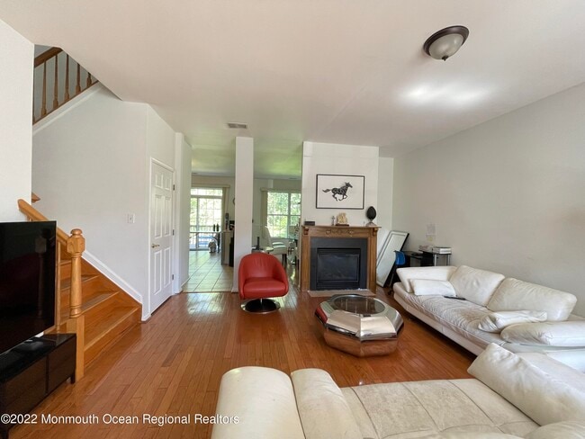 Building Photo - 17 Persimmon Ln