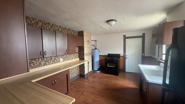 Building Photo - 743 Forsythe St