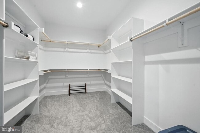 Building Photo - 5604 Clermont Dr
