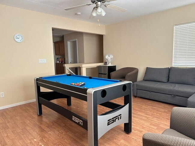 Building Photo - Beautifully Maintained Home Near Schools &...