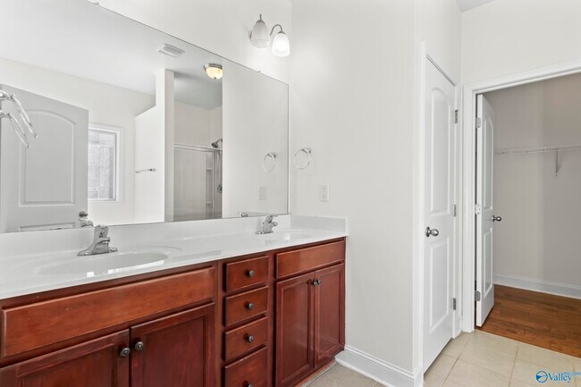 Building Photo - 166 Kenton Ln