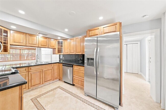 Building Photo - 2301 Tequesta Ln