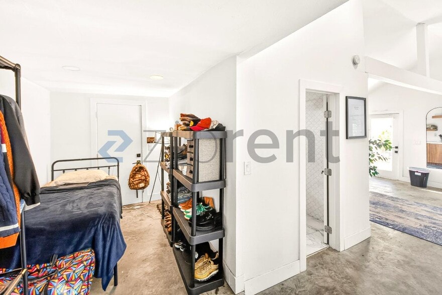 Building Photo - 6415 Madden Ave