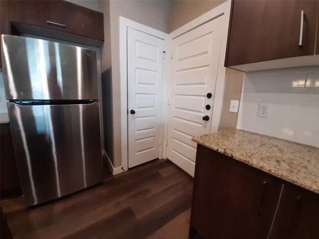 Building Photo - 9733 Grosbeak Ln