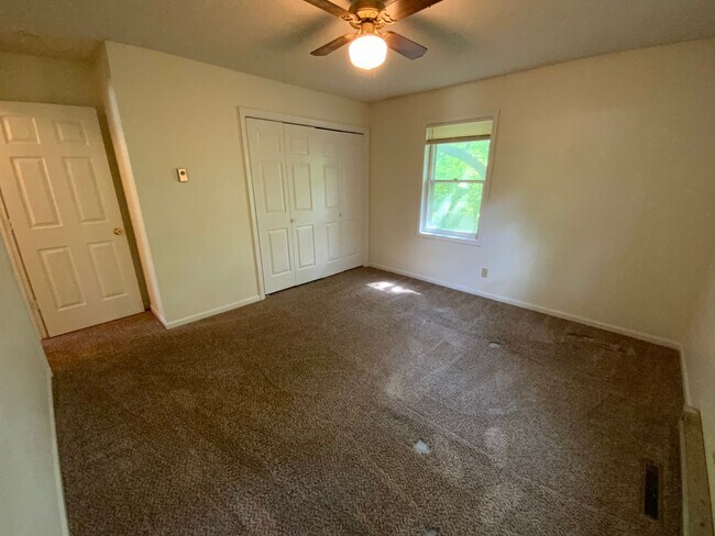 Building Photo - 207-207 Briarcrest Ct