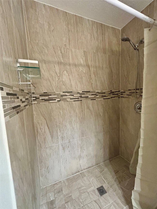 Building Photo - 7815 Log Hollow Dr