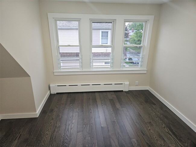Building Photo - 94 Briggs Ave