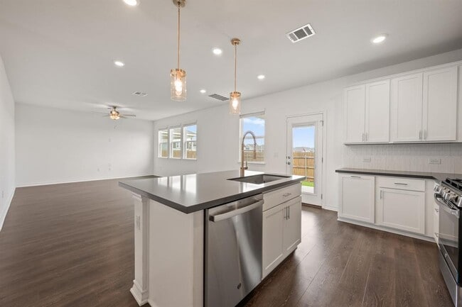 Building Photo - 2902 Tavern Dr