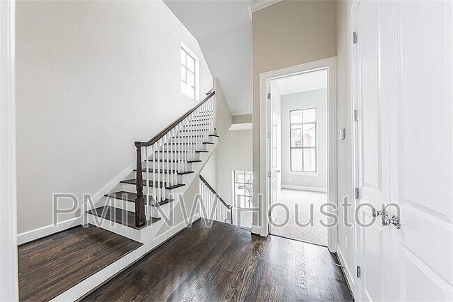 Building Photo - 5309 Blossom St