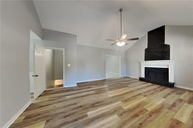 Building Photo - 1043 Foxhollow Tr
