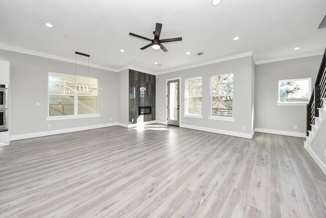 Building Photo - 602 W 28th St