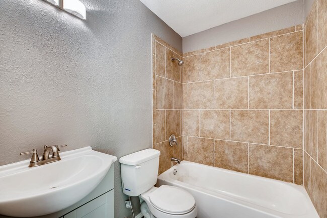 Building Photo - 16406 Spruce Cove St