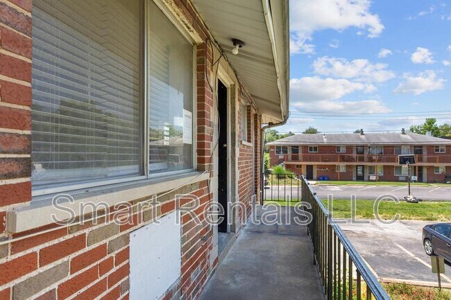 Building Photo - 491 S Holmes Ave