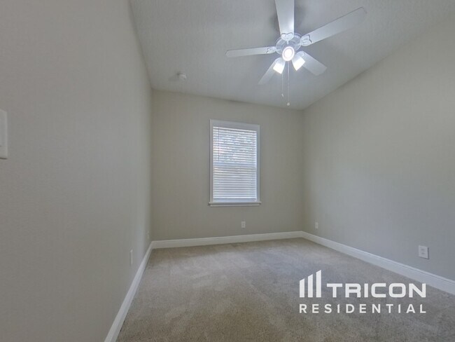 Building Photo - 605 Arlington Ct