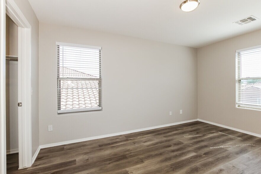 Building Photo - 973 E Doris St