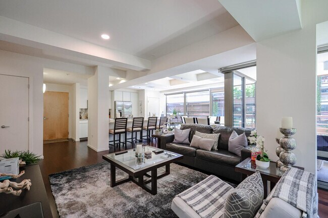 Building Photo - 7121 E Rancho Vista Dr