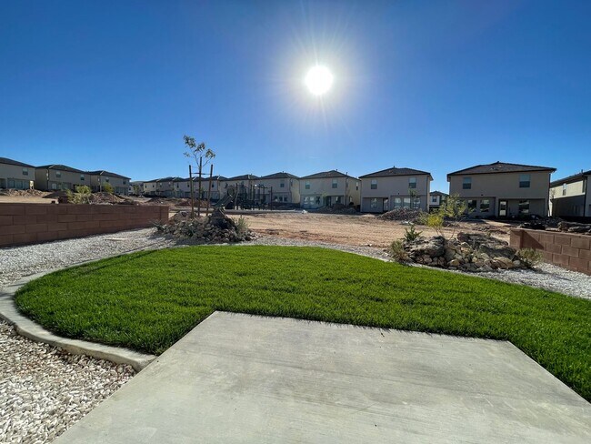 Building Photo - 3168 E Sky Rim Wy