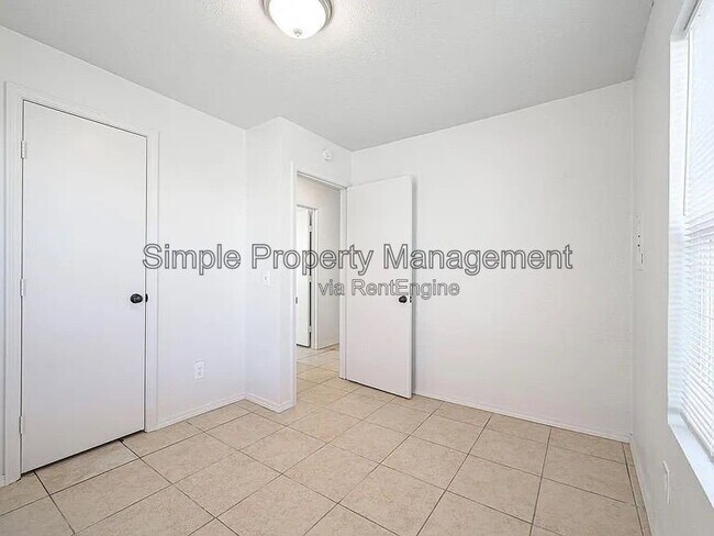 Building Photo - 605 NW 113th St