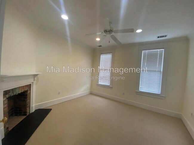 Building Photo - 302 E 33rd St