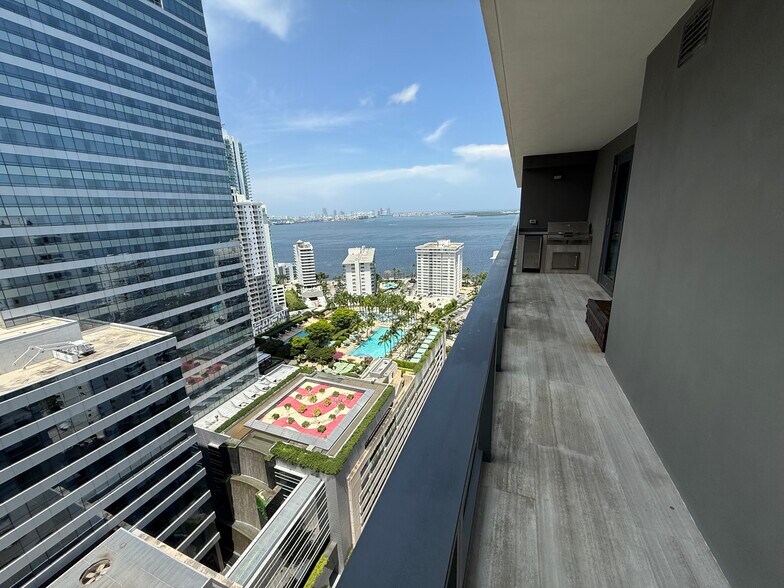 Building Photo - 1451 Brickell Ave