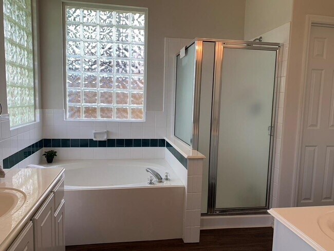 Building Photo - 18326 Hollow Branch Ct