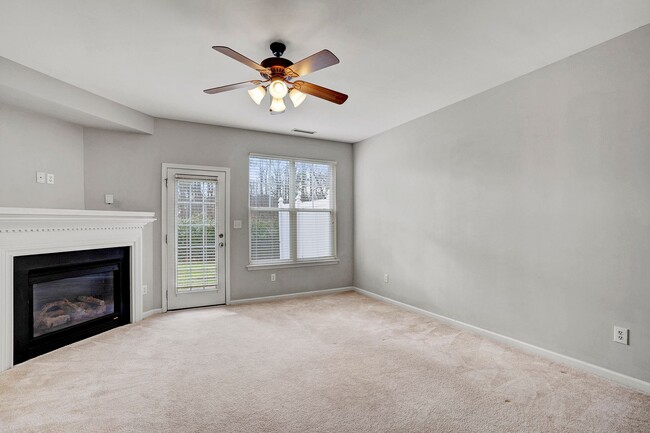 Building Photo - Cute and cozy townhome in Camden Park