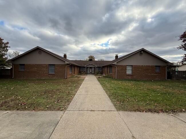 Building Photo - 1120 E 8th St