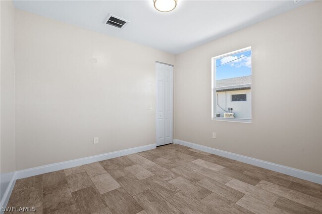 Building Photo - 2708 20th St W