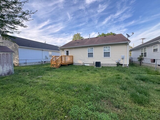 Building Photo - 357 Pine Ave