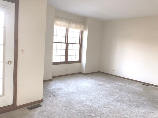 Building Photo - 116 W Center St