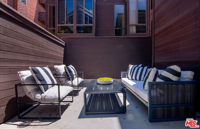 Building Photo - 1033 Carol Dr