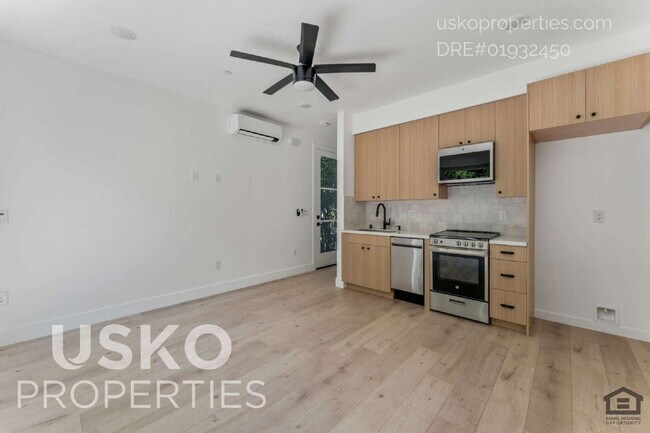 Building Photo - "Charming 1-Bedroom Unit in Sacramento's H...