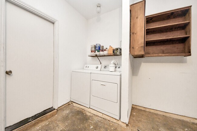 Building Photo - 3218 Holly Hall St