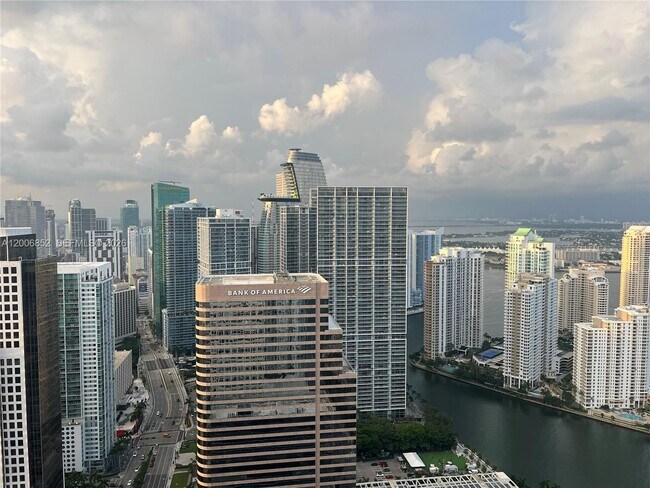 Building Photo - 950 Brickell Bay Dr